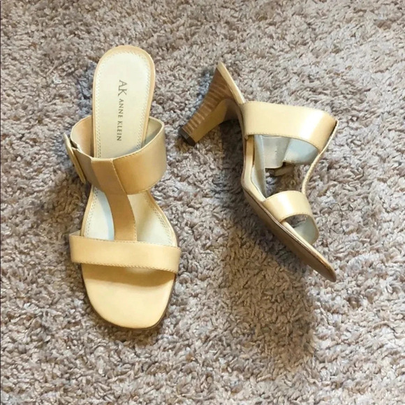Anne Klein Nude Leather Big Buckle Mule Sandal - Picture 1 of 6